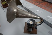 Trichtergrammophon Paillard mit Stirlingmotor