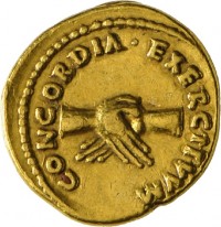 Aureus des Nerva mit Darstellung eines Handschlags von Kaiser und Heer