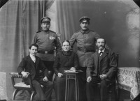 Gruppenbild mit Kriegsgefangenem Erster Weltkrieg