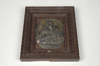 Getriebenes Silberrelief König Gustav Adolfs von Schweden in Holzrahmen (reg. 1611-1632), Mitte 17. Jahrhundert